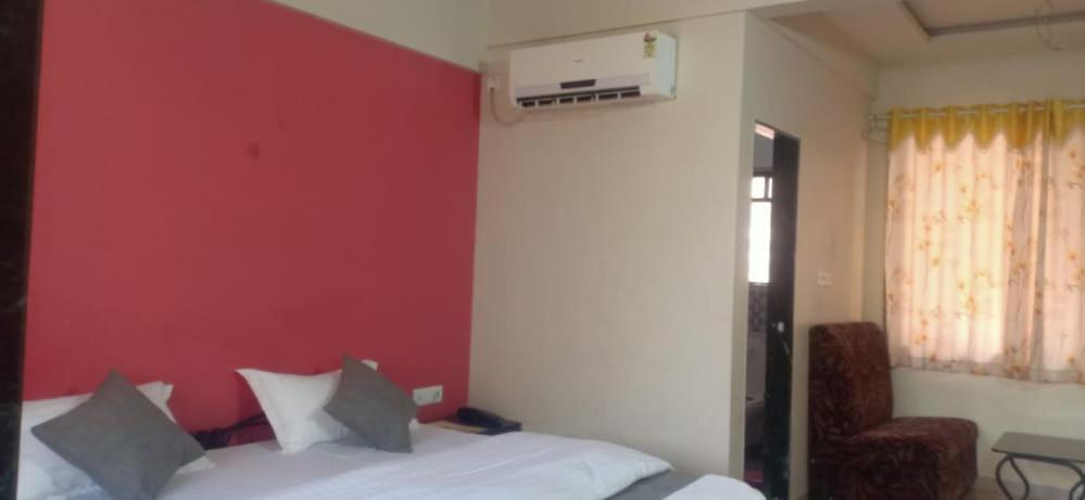 Hotel Rajendra Chinchani 외부 사진